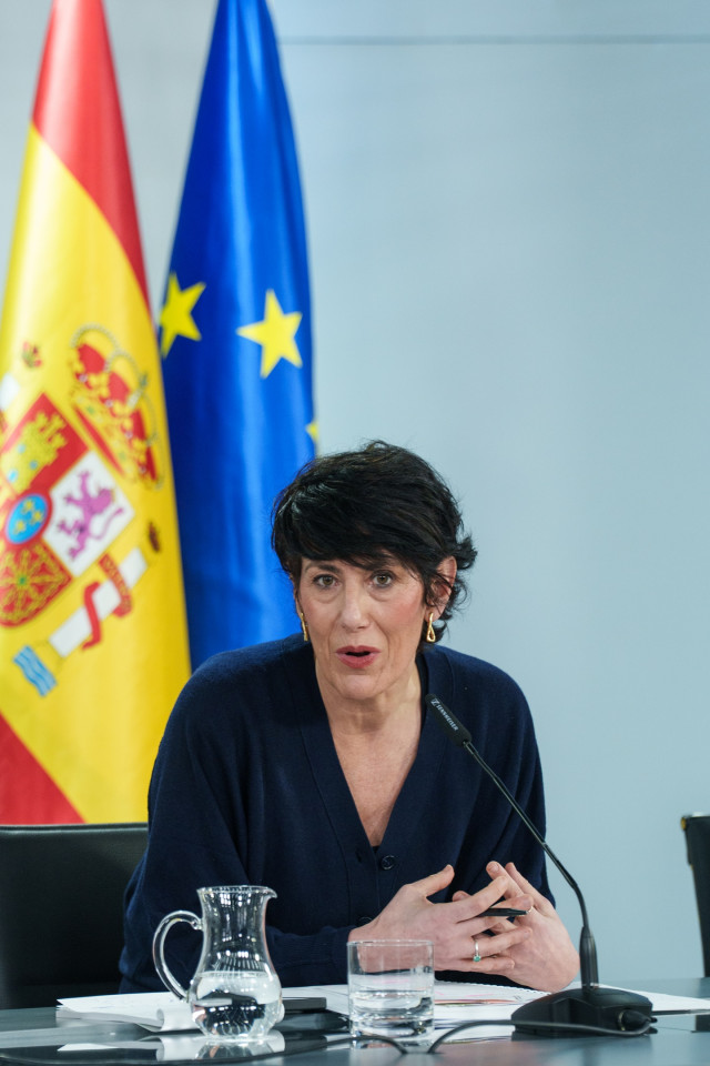 La ministra de Inclusión, Seguridad Social y Migraciones, Elma Saiz, durante la rueda de prensa posterior al Consejo de Ministros, a 17 de marzo de 2026, en Madrid (España).