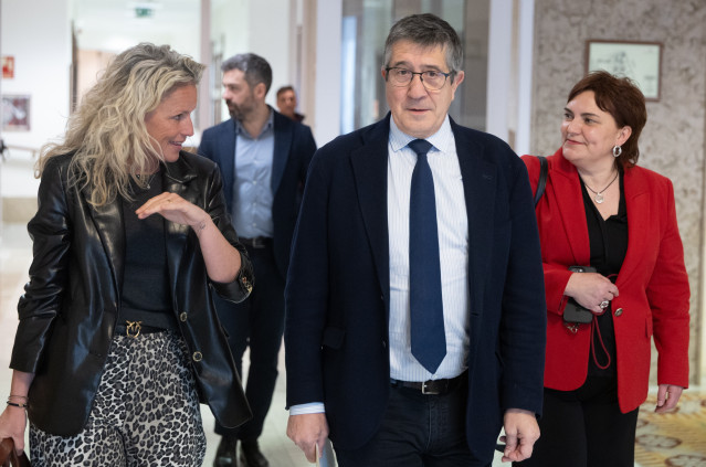 El portavoz del PSOE en el Congreso, Patxi López, a su llegada a la Junta de Portavoces, en el Congreso de los Diputados, a 17 de marzo de 2026, en Madrid (España).