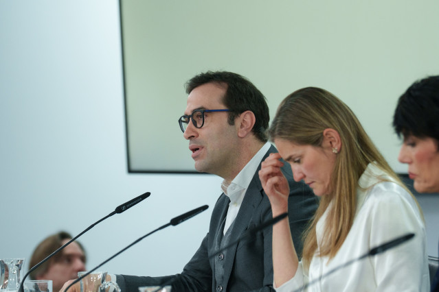 El ministro de Economía, Comercio y Empresa, Carlos Cuerpo, durante una rueda de prensa posterior al Consejo de Ministros, a 17 de marzo de 2026, en Madrid (España).