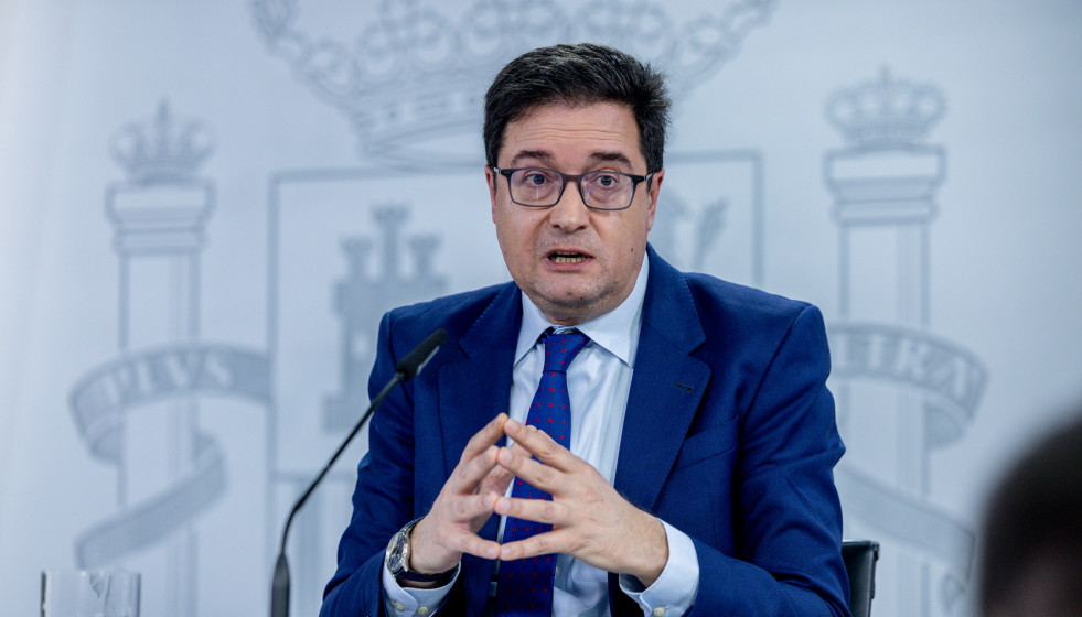 El ministro para la Transformación Digital, Óscar López, durante una rueda de prensa tras el Consejo de Ministros, a 24 de febrero de 2026, en Madrid (España). El Gobierno ha aprobado en el Consej