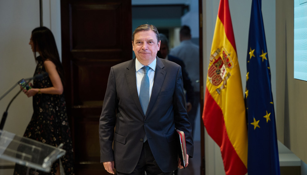 Archivo - El ministro de Agricultura, Pesca y Alimentación, Luis Planas, durante una rueda de prensa