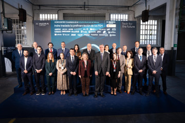 Foto de familia del tercer 'Encuentro del Ecosistema de la Industria Nacional de Defensa' que organiza Indra, en esta ocasión en la Fábrica de Armas de La Vega, en Oviedo (Asturias).