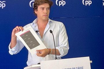 Archivo - El diputado del PP por Cádiz Miguel Ángel Sastre durante una rueda de presa.