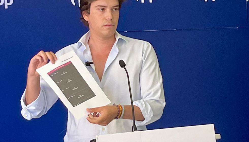 Archivo - El diputado del PP por Cádiz Miguel Ángel Sastre durante una rueda de presa.