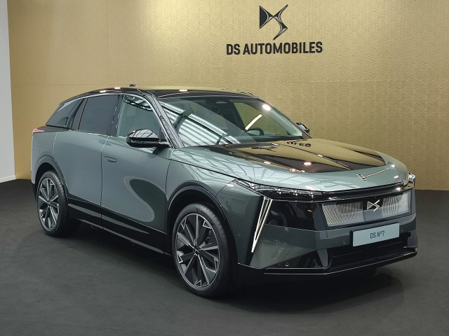 DS Automobiles lanza el nuevo DS N°7, su SUV compacto premium con hasta 740 kilómetros de autonomía
