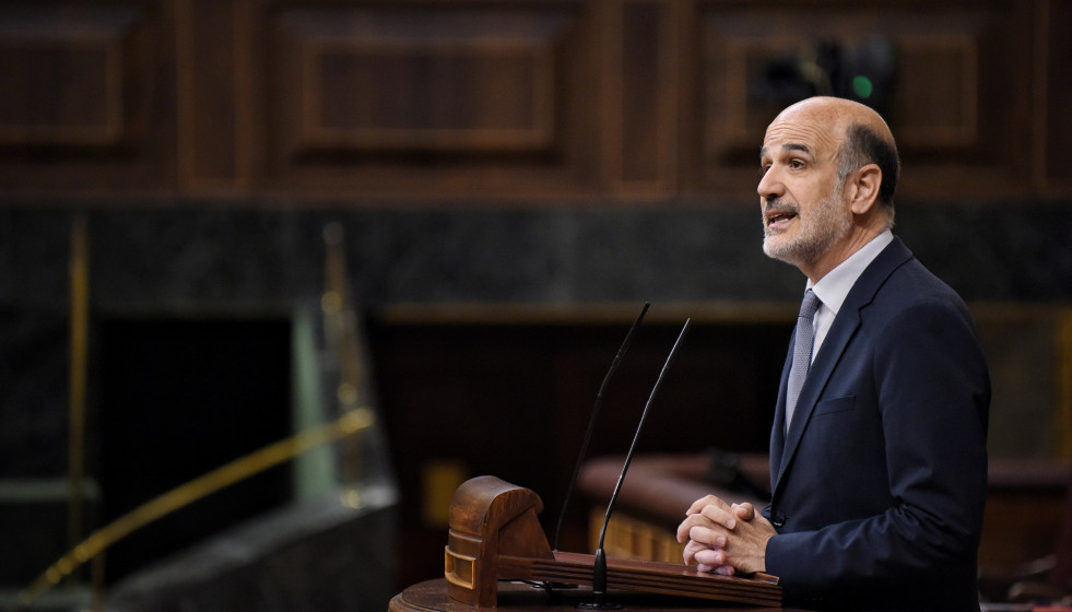 Archivo - El diputado de UPN Alberto Catalán interviene durante una sesión plenaria, a 28 de mayo de 2025, en Madrid (España)