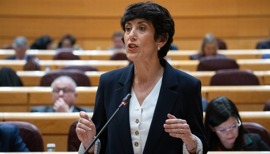 La ministra de Inclusión, Seguridad Social y Migraciones, Elma Saiz, durante una sesión plenaria en el Senado, a 17 de febrero de 2026, en Madrid (España).