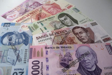 Archivo - Billetes de prueba de pesos mexicanos.