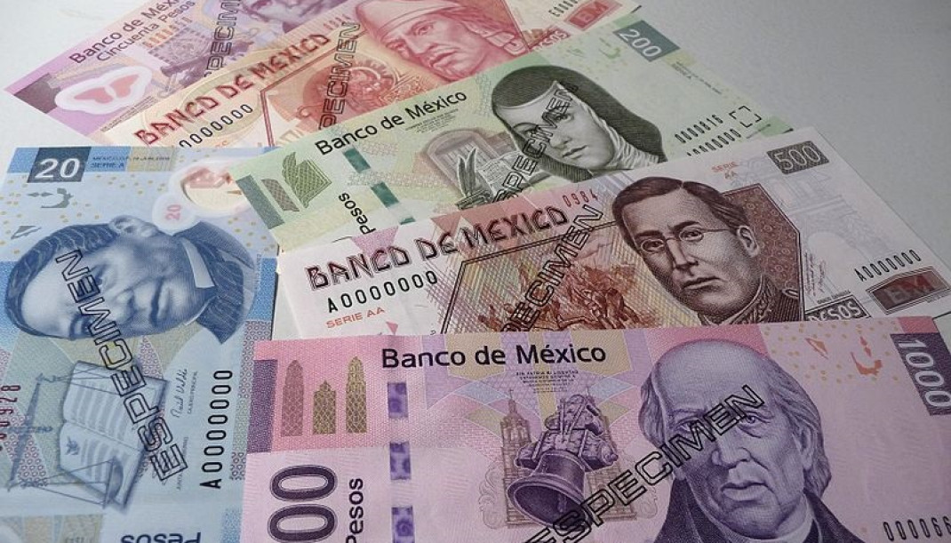 Archivo - Billetes de prueba de pesos mexicanos.