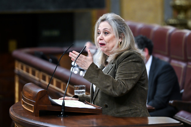 La diputada del PP Macarena Montesinos interviene durante una sesión plenaria en el Congreso de los Diputados, a 17 de marzo de 2026, en Madrid (España).