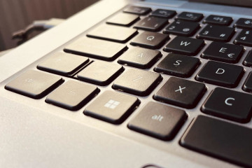 Archivo - Detalle de la tecla Windows en un ordenador portátil.