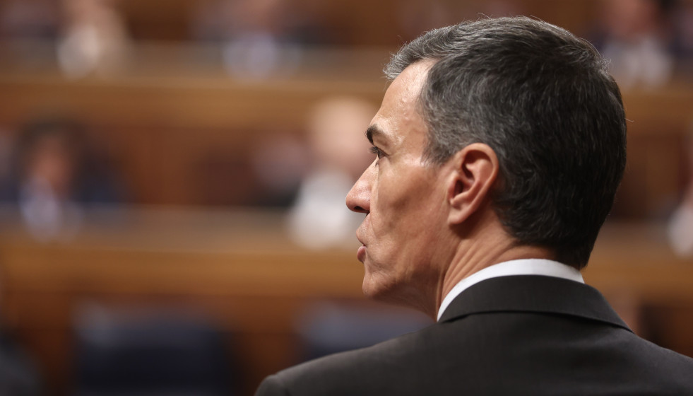 El presidente del Gobierno, Pedro Sánchez, interviene durante una sesión de control al Gobierno, en el Congreso de los Diputados, a 25 de febrero de 202, en Madrid (España).