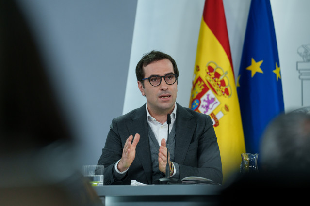 El ministro de Economía, Comercio y Empresa, Carlos Cuerpo, durante una rueda de prensa posterior al Consejo de Ministros, a 17 de marzo de 2026, en Madrid (España).
