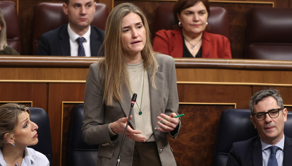 La vicepresidenta Tercera y ministra para la Transición Ecológica y el Reto Demográfico, Sara Aagesen, interviene durante una sesión de control al Gobierno, en el Congreso de los Diputados, a 25 d