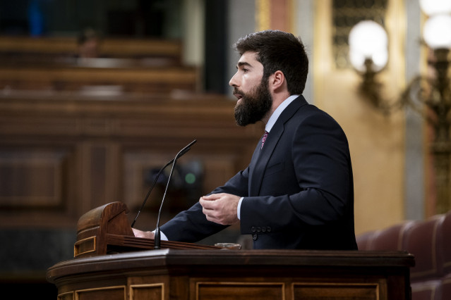 Archivo - El diputado de Vox Manuel Mariscal interviene durante una sesión plenaria en el Congreso de los Diputados, a 6 de mayo de 2025, en Madrid (España).