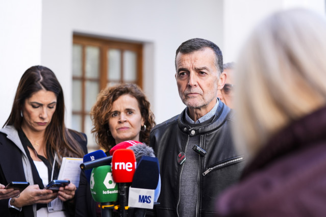 El coordinador federal de IU y candidato de Por Andalucía a la Presidencia de la Junta, Antonio Maíllo, atiende a los medios de comunicación  en el Parlamento de Andalucía, a 17 de marzo de 2026 en Sevilla (Andalucía, España).