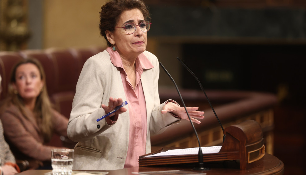 La vicepresidenta primera y ministra de Hacienda, María Jesús Montero, interviene durante una sesión plenaria, en el Congreso de los Diputados, a 18 de febrero de 2026, en Madrid (España).