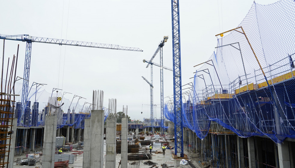 Archivo - Obras de 480 viviendas protegidas en el barrio de Entrenúcleos