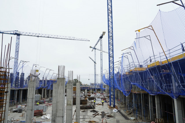 Archivo - Obras de 480 viviendas protegidas en el barrio de Entrenúcleos
