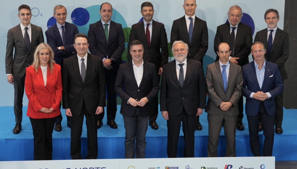 Firma del Hub COnet2 Norte entre Enagas, Gobierno Vasco y las empresas Petronor, Heidelberg Materials, Calcinor y Terresis Centro de Magnesitas Navarras y Nortegas