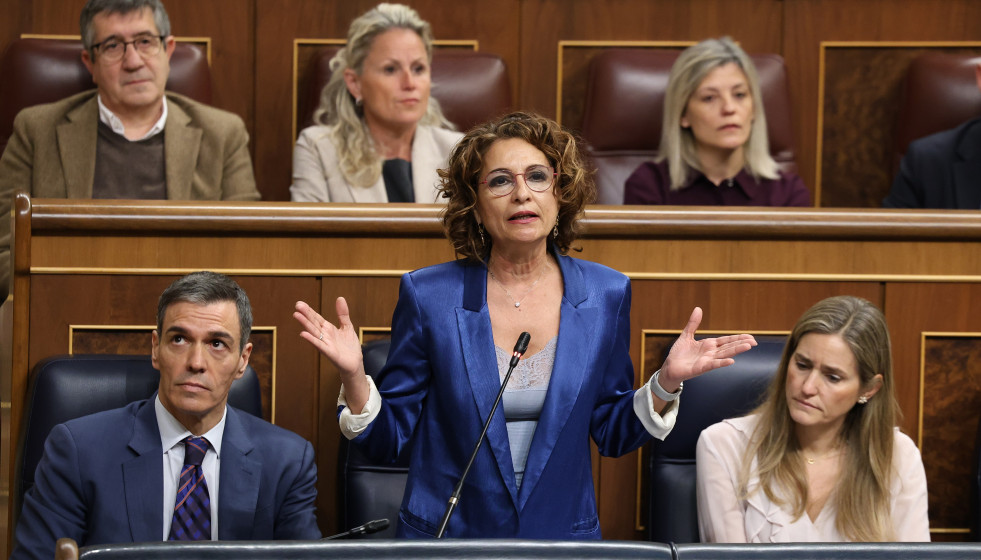 La vicepresidenta primera y ministra de Hacienda, María Jesús Montero, interviene durante una sesión de control al Gobierno, en el Congreso de los Diputados, a 18 de marzo de 2026, en Madrid (Espa�