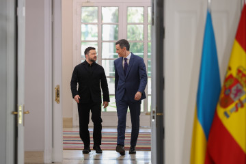 El presidente del Gobierno, Pedro Sánchez, y el presidente de Ucrania, Volodímir Zelenski, ofrecen una rueda de prensa, en el Palacio de La Moncloa, a 18 de marzo de 2026, en Madrid (España). Sánc