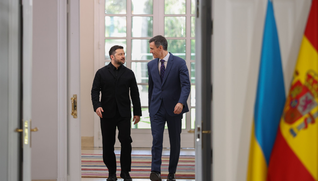 El presidente del Gobierno, Pedro Sánchez, y el presidente de Ucrania, Volodímir Zelenski, ofrecen una rueda de prensa, en el Palacio de La Moncloa, a 18 de marzo de 2026, en Madrid (España). Sánc