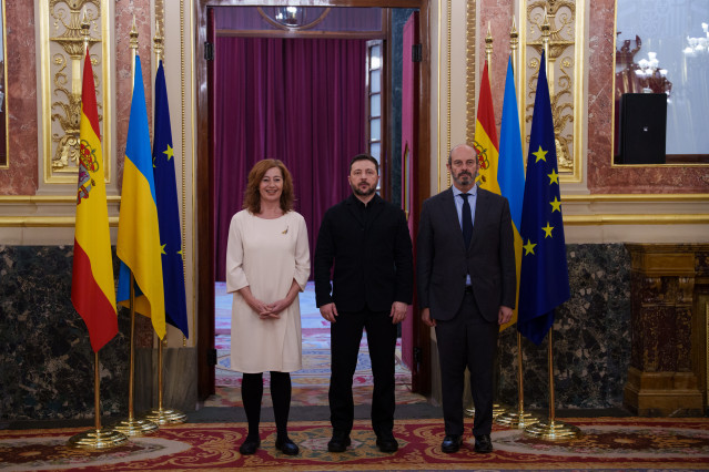 El presidente de Ucrania, Volodímir Zelenski, se ha reunido este miércoles con los presidentes del Congreso, Francina Armengol, y del Senado, Pedro Rollán