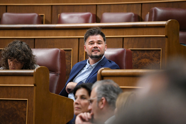 Archivo - El portavoz de ERC en el Congreso, Gabriel Rufián, durante una sesión plenaria en el Congreso