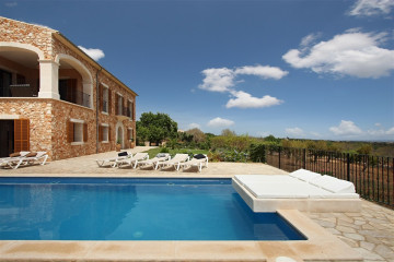 Archivo - El 60% de la demanda de vivienda de lujo en España es ya extranjera, según The Simple Rent.