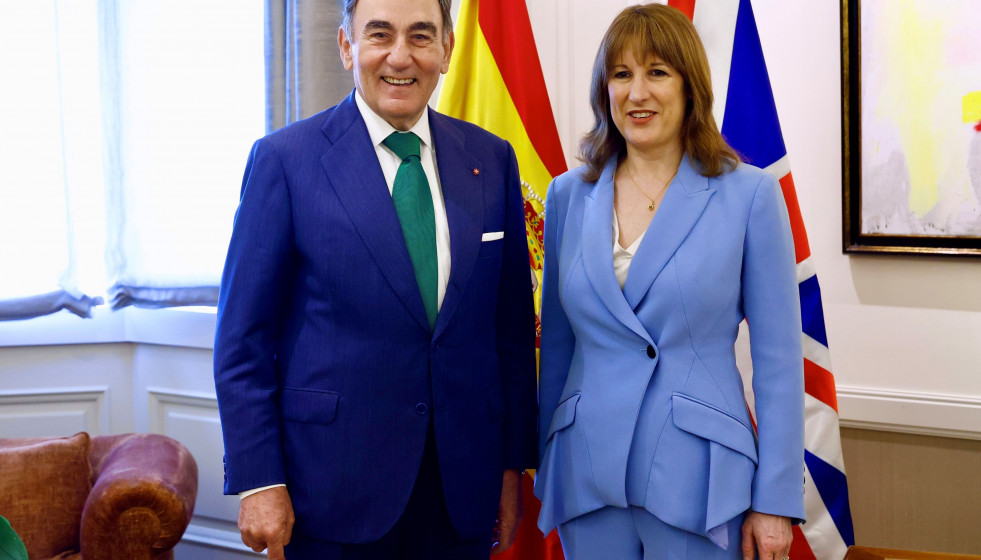 Rachel Reeves, ministra británica de Economía, se reúne con Ignacio Galán  en la sede de Iberdrola en Madrid.