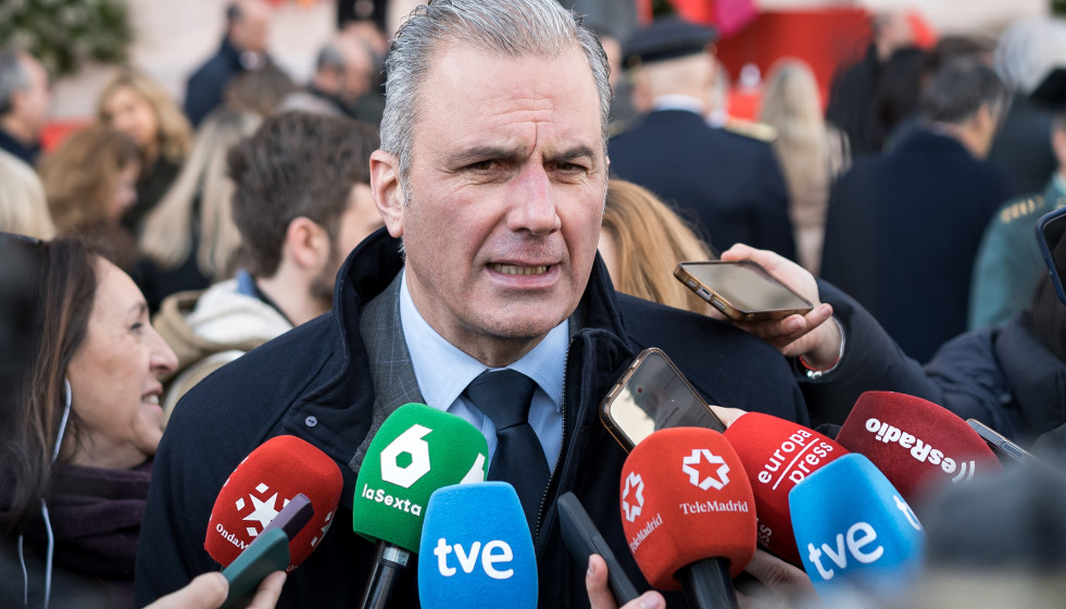 El exportavoz de VOX en el Ayuntamiento, Javier Ortega Smith, atiende a los medios durante un acto solemne en recuerdo a las víctimas del 11M, en la Real Casa de Correos, a 11 de marzo de 2026, en Ma