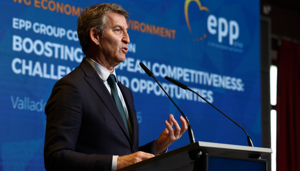 Archivo - El presidente del Partido Popular, Alberto Núñez Feijóo, interviene en el encuentro del Grupo de Trabajo del EPP: 'Impulso de la Competitividad Europea, retos y oportunidades', a 16 de en
