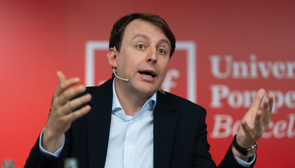 Archivo - El eurodiputado y candidato del PSC a las elecciones europeas, Javi López, durante un debate para las elecciones europeas del 9J, en el Auditori de UPF, a 22 de mayo de 2024, en Barcelona, 