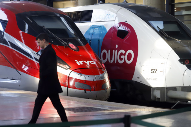 Archivo - El nuevo tren de alta velocidad Ouigo a su llegada a la estación María Zambrano. A 15 de enero de 2025 en Málaga, Andalucía (España).