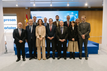 El ministro de Industria y Turismo, Jordi Hereu, y el presidente de la CEOE, Antonio Garamendi, en la jornada en la sede de la CEOE.