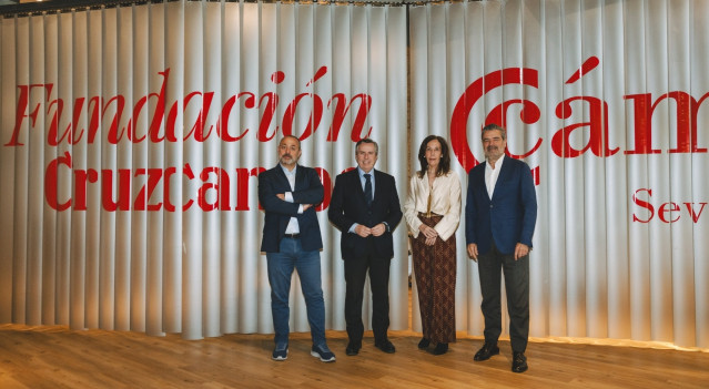 De izquierda a derecha, José Luis Rentero, socio director Punto de Fuga; Salvador Fernández, director gerente Cámara de Comercio Sevilla; Regla Bejarano, directora de Fundación Cruzcampo; y Emilio Gallego, secretario general de Hostelería de España