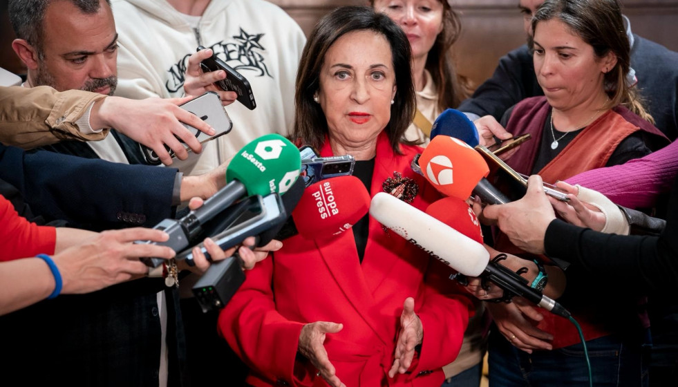 La ministra de Defensa, Margarita Robles, atiende a los medios tras la entrega del premio 'Soldado Idoia Rodríguez'