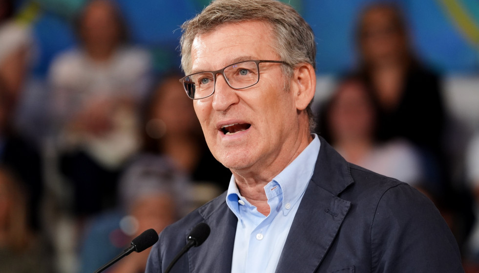 Archivo - El presidente del PP, Alberto Núñez Feijóo, interviene durante un foro sectorial sobre conciliación, en el Palacio de Festivales, a 4 de junio de 2024, en Santander, Cantabria (España).