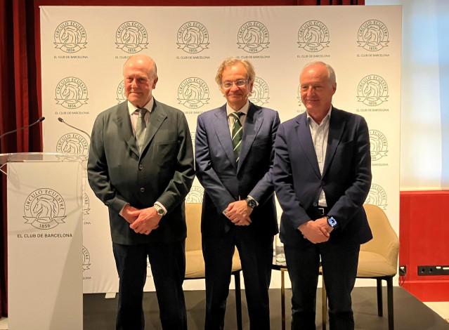 El presidente del Círculo Ecuestre, Enrique Lacalle; el consejero delegado de Colonial SFL, Pere Viñolas, y el periodista Manel Pérez