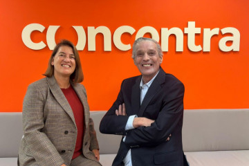 Annemieke Rood (i), fundadora de Annemieke MCS, junto a Javier López-Linares (d) , presidente ejecutivo y fundador de Grupo Concentra.