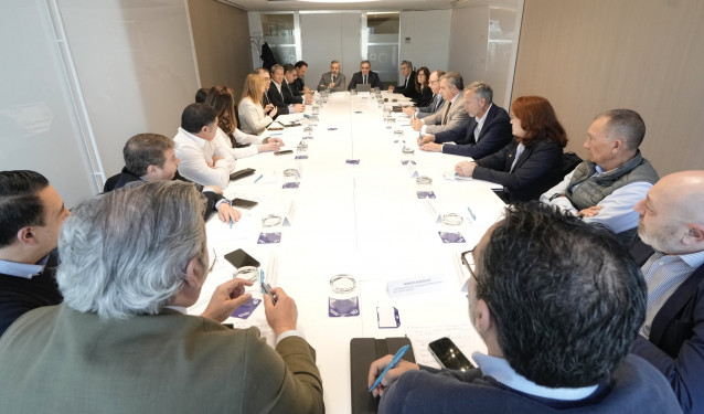 El vicesecretario de Hacienda del PP, Juan Bravo, mantiene reuniones con representantes del sector de las infraestructuras, los transportes y las viviendas para escuchar sus demandas ante la guerra de Irán y presentarlas las medidas del PP. En Madrid.