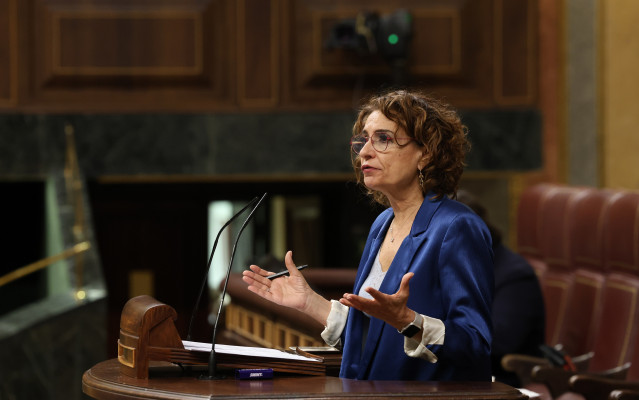 La vicepresidenta primera y ministra de Hacienda, María Jesús Montero, interviene durante una sesión de control al Gobierno, en el Congreso de los Diputados, a 18 de marzo de 2026, en Madrid (España).