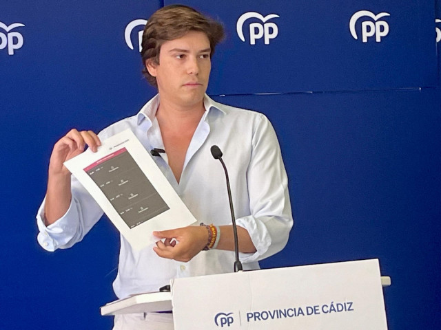 Archivo - El diputado del PP por Cádiz Miguel Ángel Sastre durante una rueda de presa.
