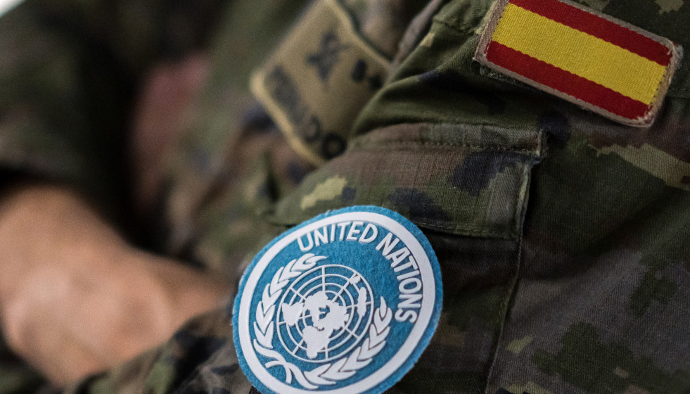 Archivo - Detalle del uniforme de uno de los militares que componen la segunda rotación de la Brigada Líbano XLII (BRILIB XLII), en la Base Aérea de Torrejón, a 17 de noviembre de 2024, en Torrej�