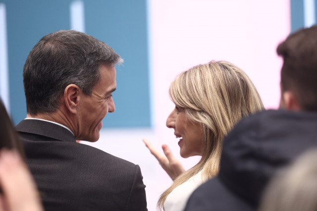 Archivo - El presidente del Gobierno, Pedro Sánchez, y la vicepresidenta segunda y ministra de Trabajo y Economía Social, Yolanda Díaz.