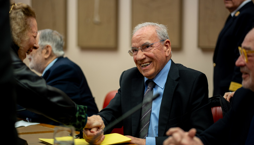 El vicepresidente del Gobierno Alfonso Guerra, durante un acto de homenaje a Francisco Fernández Marugán en el Congreso.