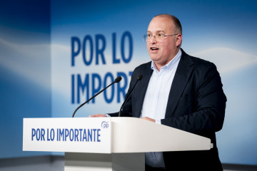 El secretario general del Partido Popular, Miguel Tellado, durante una rueda de prensa tras seguimiento de la noche electoral del PSOE de Castilla y León, en la sede nacional del Partido Popular, a 1