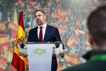 Archivo - El presidente de VOX, Santiago Abascal, valora los resultados de las elecciones extremeñas en una rueda de prensa, en la sede nacional del partido, a 22 de diciembre de 2025, en Madrid (Esp