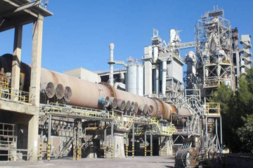 Archivo - Fábrica de cemento.